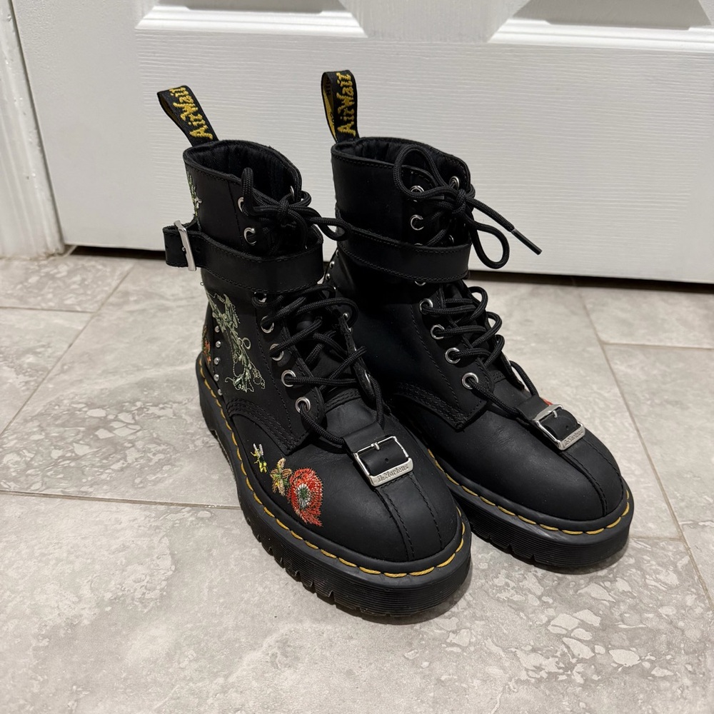 Black Floral Embroidered Women's Boots